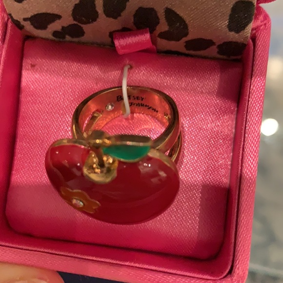 COPY - Betsy Johnson Apple Ring Apple🍎 - Picture 3 of 3